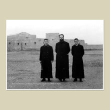 Carica l'immagine nel visualizzatore di Gallery, THE IRAQI SWING. Flashes of Light and Darkness in the Church of Iraq
